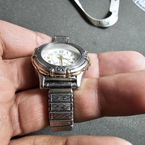 Timex Indiglo WR 30M Two Tone Quartz Analog Women's Watch Working Stretch Band s - Picture 2 of 10